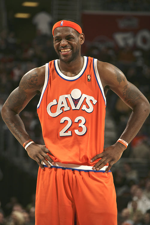 TA：皇马球星团队深度介入更衣室，阿隆索管理面临额外挑战（TA：皇马球星身边人深度插手更衣室，阿隆索执教难度加码）