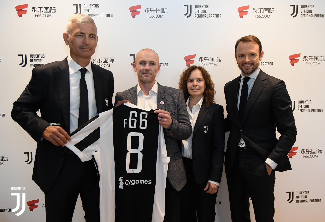 爷青回，维耶里社媒晒与大罗、巴乔、托蒂、卡纳瓦罗等人合照（维耶里社媒晒合影：同框大罗、巴乔、托蒂、卡纳瓦罗等传奇）