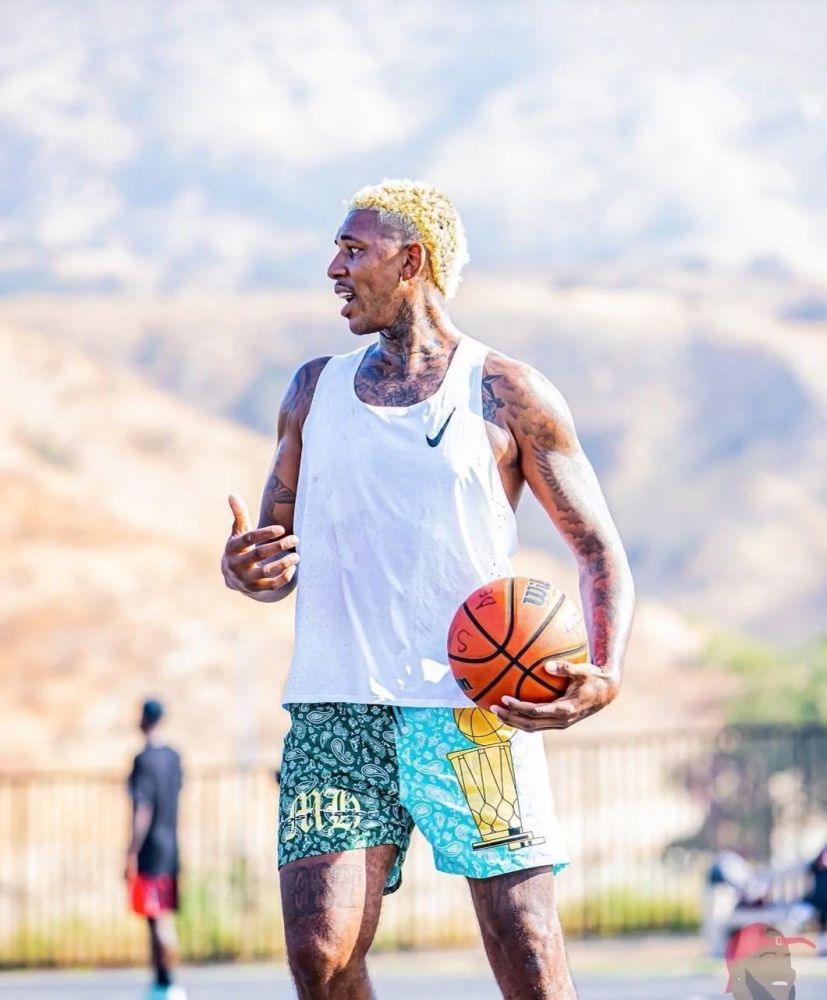 海港不会三连冠不思进取！ 连续两年被申花追着 其实硬实力还是不够（海港冲击三连冠乏力：连续两年被申花紧追，硬实力仍显不足）