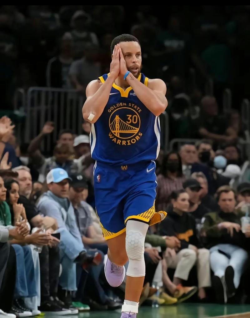 中超联赛总结：积分榜前三分析,（中超赛季盘点：积分榜前三深度解读）