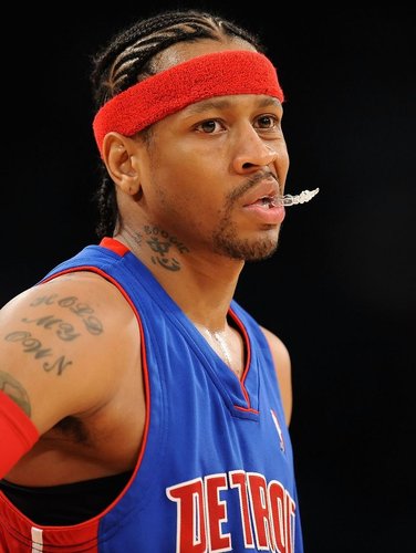 德转33岁+球员身价前10：萨拉赫4500万第1，梅西第7，C罗第9（德转33岁以上球员身价榜前十：萨拉赫4500万领跑，梅西第7，C罗第9）