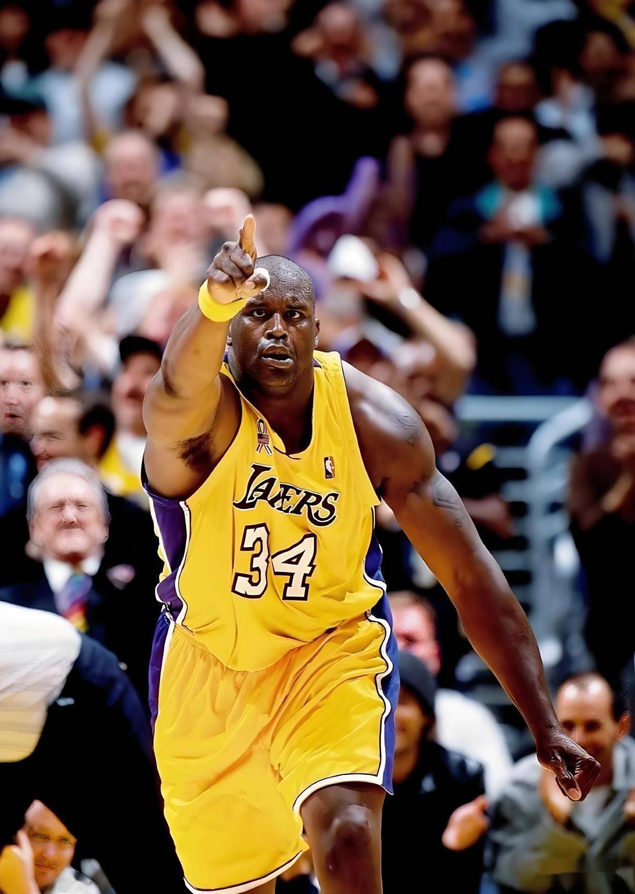 阿斯顿维拉对阿森纳：焦点之战，谁能笑到最后？（阿斯顿维拉迎战阿森纳：巅峰对决，鹿死谁手？）