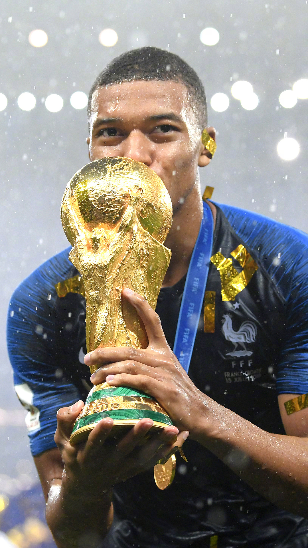 养伤近1年后复出？阿莫林：若马丁内斯进替补席，随时可登场（阿莫林：马丁内斯伤愈将近一年，若进替补席可随时登场）